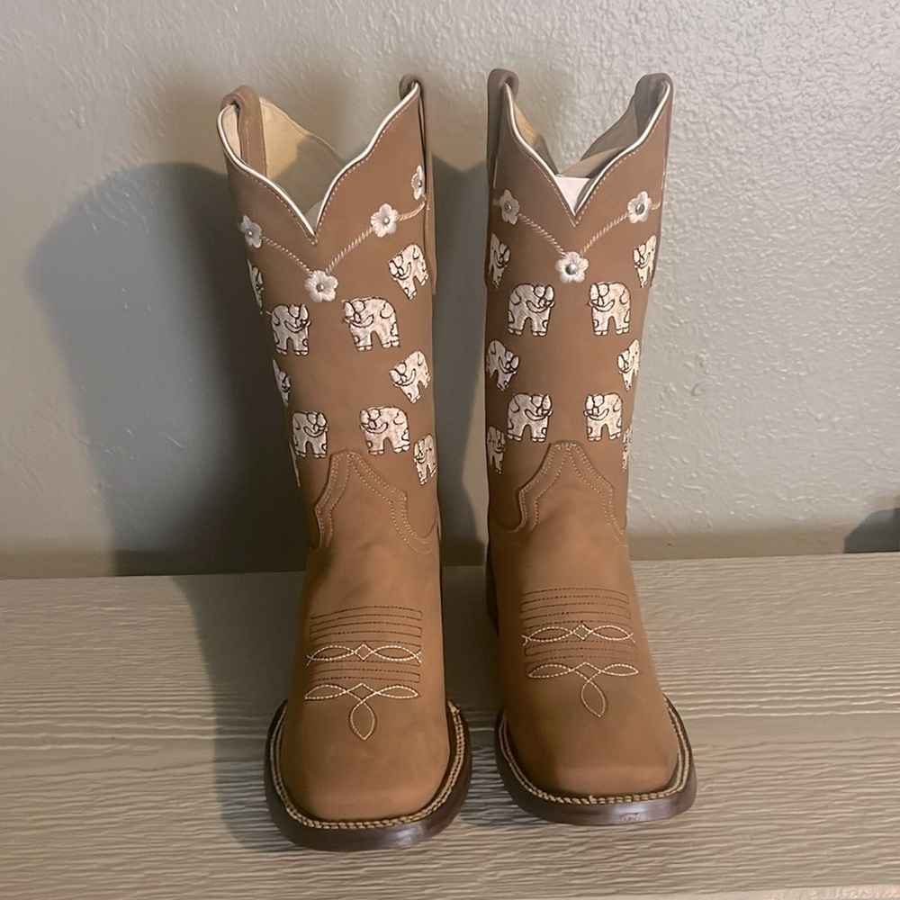 NEW Leather boots with elephant and flower design